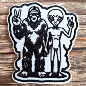 Bigfoot Sasquatch Friends With Grey Alien Cryptid Biffles Iron On Patch